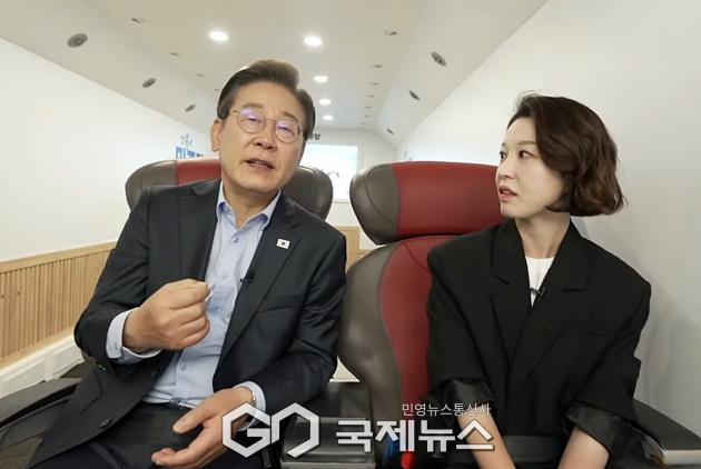 ▲이재명 더불어민주당 대통령 후보는 21일 오전 인천 유세를 위해 이동하는 동안 K-이니셔TV '달려라이브'를 통해 국민들과 소통하고 있다./델리민주