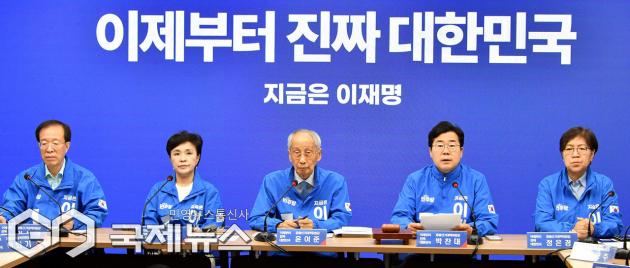 ▲박찬대 진짜대한민국 중앙선거대책위원회 상임총괄선거대책위원장이 2일 오전 서울 여의도 더불어민주당 중앙당사에서 열린 중앙선거대책위원회의에서 발언을 하고 있다./사진=이용우 기자