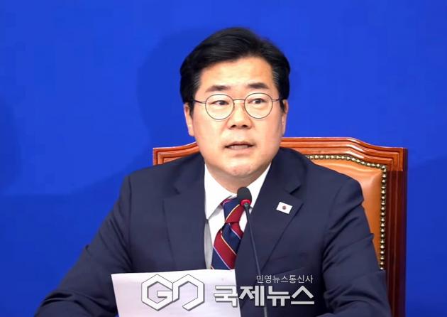 ▲박찬대 더불어민주당 대표 직무대행은 5일 오전 국회에서 최고위원회의를 주재하며 집권여당 민주당의 책무를 강조하고 있다./사진=이용우 기자