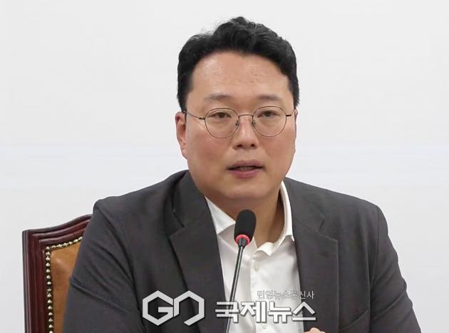 ▲천하람 개혁신당 대표 권한대행 겸 원내대표는 12일 오전 최고위원회의를 주재하며 오광수 대통령 민정수석 인사 철회를 촉구하고 있다./사진=이용우 기자