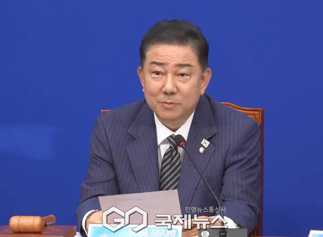 ▲김병기 더불어민주당 대표 직무대행 겸 원내대표는 16일 오전 국립서울현충원을 참배 후 국회에서 최고의원회의를 주재하며 모두발언을 하고 있다./사진=이용우 기자