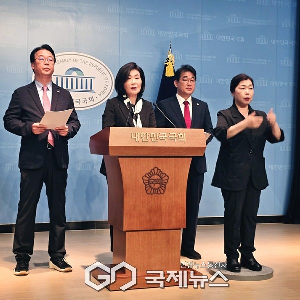 ▲국무총리 후보자 김민석 인사청문특별위원회 국민의힘 김희정의원,배준영의원,곽규택의원은 기자회견을 열고 김민석 국무총리 후보자 가족을 둘러싼 일련의 특혜 의혹 제기 사진=고정화 기자